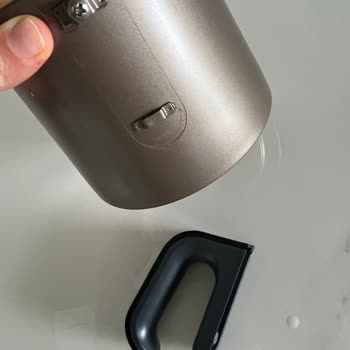 Arzum Çaycı Sapı Kırıldı İçinde Sıcak Çay Varken!