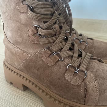 Derimod 10 Günde Yırtılan Ayakkabısının Arkasında Durmuyor