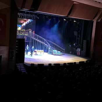 Kerkisolfej Sahneyi Görmeyen Koltuklarda Bilet Satıyor