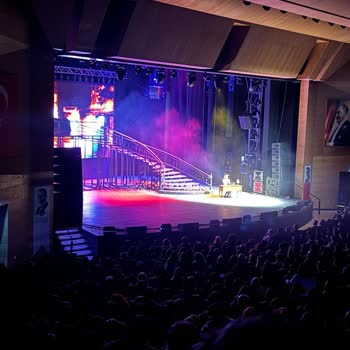 Kerkisolfej Sahneyi Görmeyen Koltuklarda Bilet Satıyor