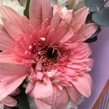 Çiçek Sepeti Solgun Çiçekler