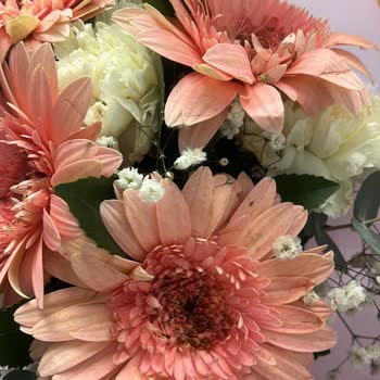 Çiçek Sepeti Solgun Çiçekler