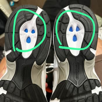 New Balance Farklılık Gösteren Ayakkabı Çifti İçin Üretici Destek Talebi