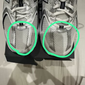 New Balance Farklılık Gösteren Ayakkabı Çifti İçin Üretici Destek Talebi