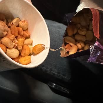 Gold Harvest Kuruyemiş Kuruyemiş Paketinden Örümcek Ağı Çıktı