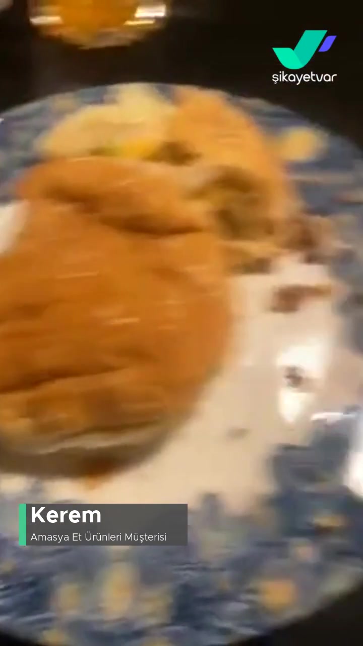 Amasya Et Ürünleri Hamburger Köftesinin İçinden Çıkan Kemik Parçaları videonun kapak resmi