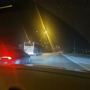 Kamil Koç Şoförü Trafiği Ve Yolcuları Tehlikeye Atıyor