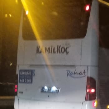 Kamil Koç Şoförü Trafiği Ve Yolcuları Tehlikeye Atıyor
