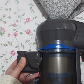 Amazon Greenote Vacuum Cleaner Came With Dust Bin and The Telescopic Tube Broken