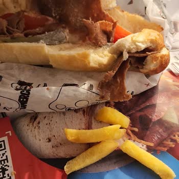 Konya Kule Site AVM Usta Dönerci Buz Gibi Tatsız Tuzsuz Döner Geldi