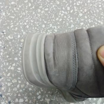 FLO Ayakkabı Da İmalat Hatası