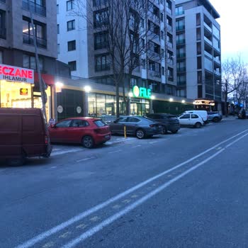 File Market Yaya Kaldırımının Otoparka Dönüşmesi.