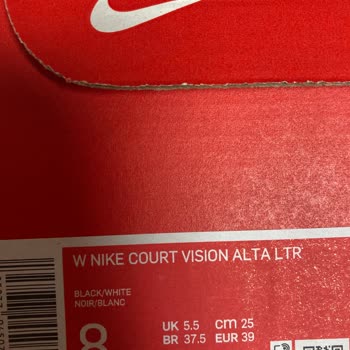 Nike Spor Ayakkabısında Yaşanan Deformasyon Ve Değişim Süreci