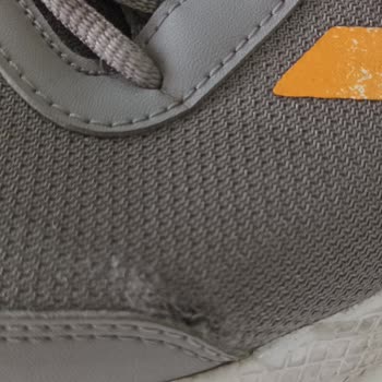 FLO Ayakkabı Kullanılmış Yırtık Ayakkabı