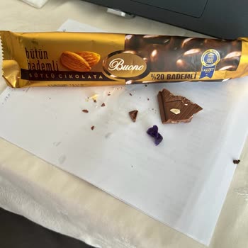 BİM Buono Bütün Bademli Sütlü Çikolatada Plastik Parça Çıktı!?