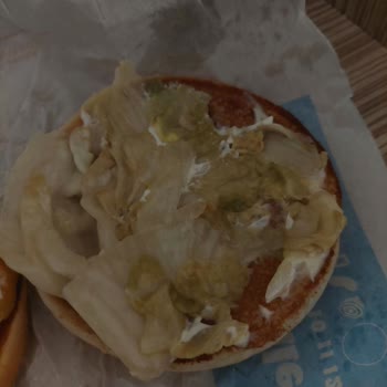 Burger King'in Hamburger İçine Koyduğu Bozuk Marulu