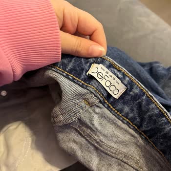 DeFacto Kot Pantolon İlk Giymede Bollaştı