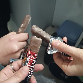 Eti Gıda Eri Maximus Çikolata Bayat Çıktı