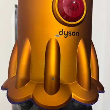Dyson V12 Süpürge Çiçek Kısmında Boya Atması