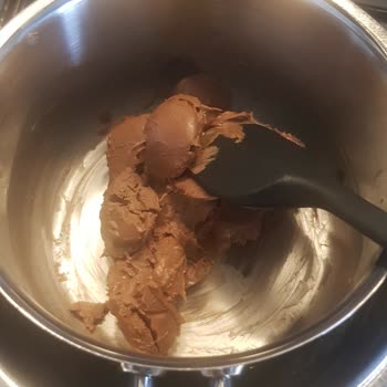 Pakmaya Benmari Çikolata Asla Erimiyor.