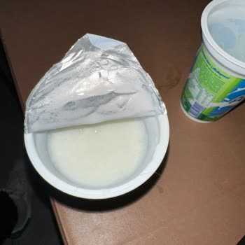 Sütaş Ayranları Sağlığımızı Etkileyecek Derecede Yapıştırıcı Problemi