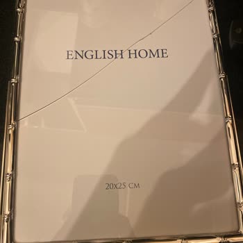 English Home Kargolamayı Başaramayıp Kırık Gönderdiği Çerçeve