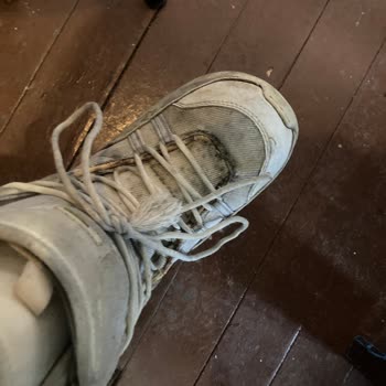 PenguenTepe Paket Lastiğiyle Tutturulmuş Kask