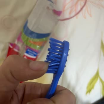 Colgate Halı Fırçası Resmen