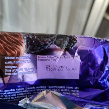 Ülker Halley'in Üzerinde Leke Ve Bayatlık