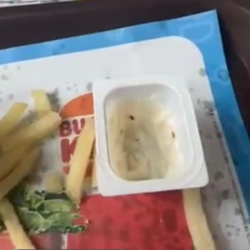 Burger King Yemekten Böcek Çıkması!