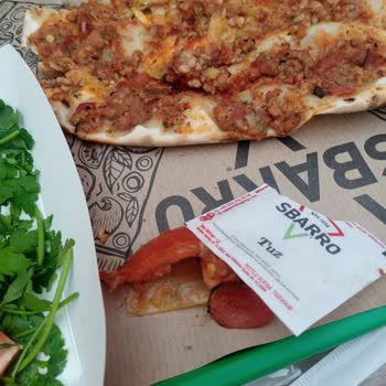 Sbarro Pişmemiş Yemek İlgisiz Çalışan