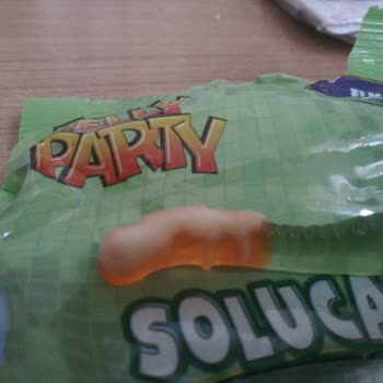 BİM Jelibonun İçinde Beyaz Bir Şey Çıkması