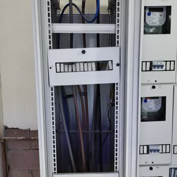Aksa Fırat Elektrik Dağıtım Elektrik Sayaç Kapakları Açık Tehlike Arz Ediyor
