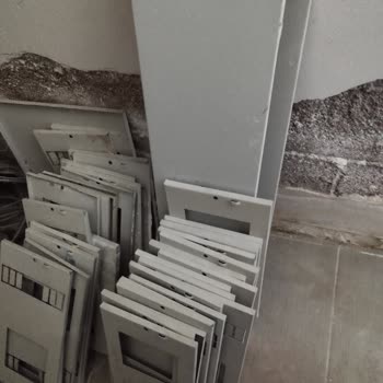 Aksa Fırat Elektrik Dağıtım Elektrik Sayaç Kapakları Açık Tehlike Arz Ediyor