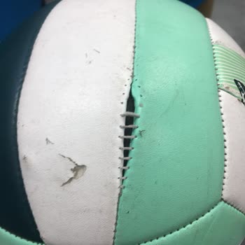 Decathlon'un Kalitesiz Voleybol Topu