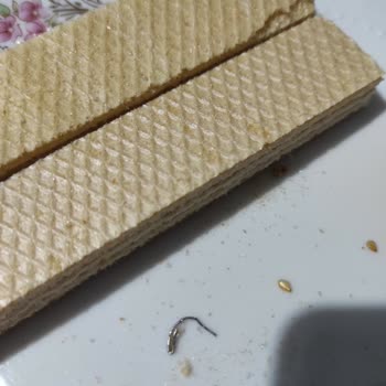 Aktürk Helva Gofret İçinden Çıkan Sivri Cisimle İlgili Şikayet