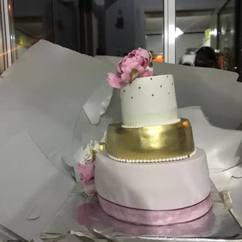 Liva Pastanesi (livapastacilik.com) Livapastacılık- Nişan Pastası Hüsranı