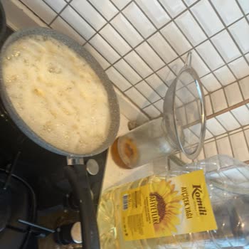 Komili Ayçiçek Yağı Köpürüyor