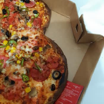 Domino's Pizza Soğuk Ve Yanık Pizza Hayal Kırıklığı