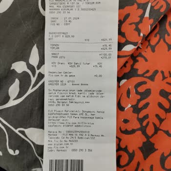 Torium-FLO Mağazası, Kasiyer Zorla Kasa Önü Ürünleri Satmaya Çalışıyor