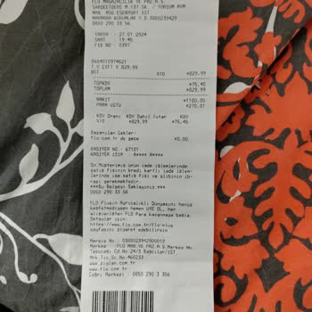 Torium-FLO Mağazası, Kasiyer Zorla Kasa Önü Ürünleri Satmaya Çalışıyor