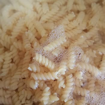 Mutlu Makarnadan Çıkan Böcek