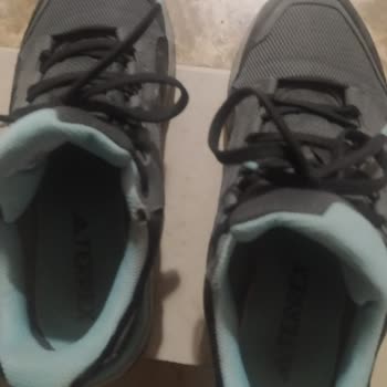 adidas Ayakkabının Üst Kısmında Yırtılma