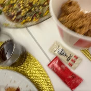 KFC Sipariş Başlığı Kanat Eve Gelen İncik