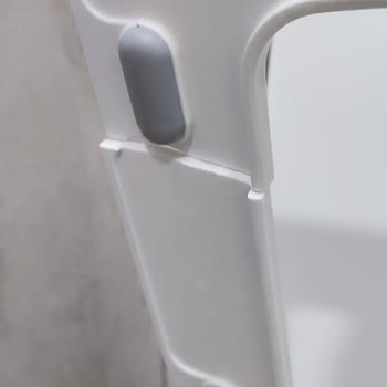Seramiksan Klozet Kapağı Oturma Yeri Kırıldı