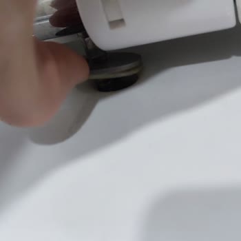Seramiksan Klozet Kapağı Oturma Yeri Kırıldı