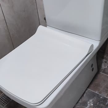 Seramiksan Klozet Kapağı Oturma Yeri Kırıldı