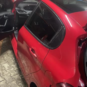 Peugeot 208 Kapı Cam Fitilleri Hatası