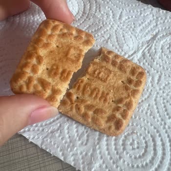 Eti Gıda Paket Bisküvi İçerisinde Yabancı Cisim Bulunması