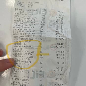 Ben Organic Portakal Suyu İçinde Cisim